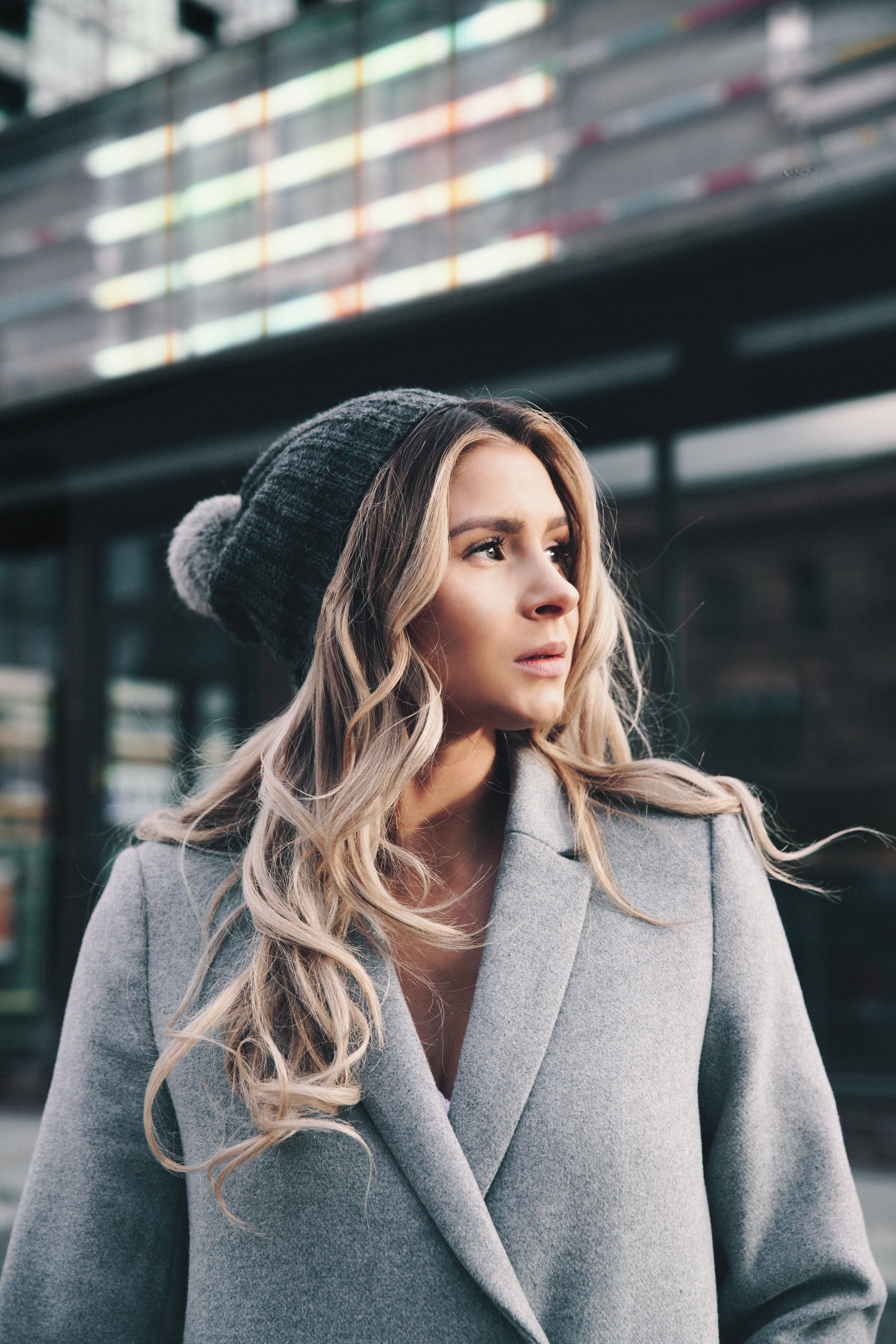files/business-woman-with-wool-hat_3.jpg
